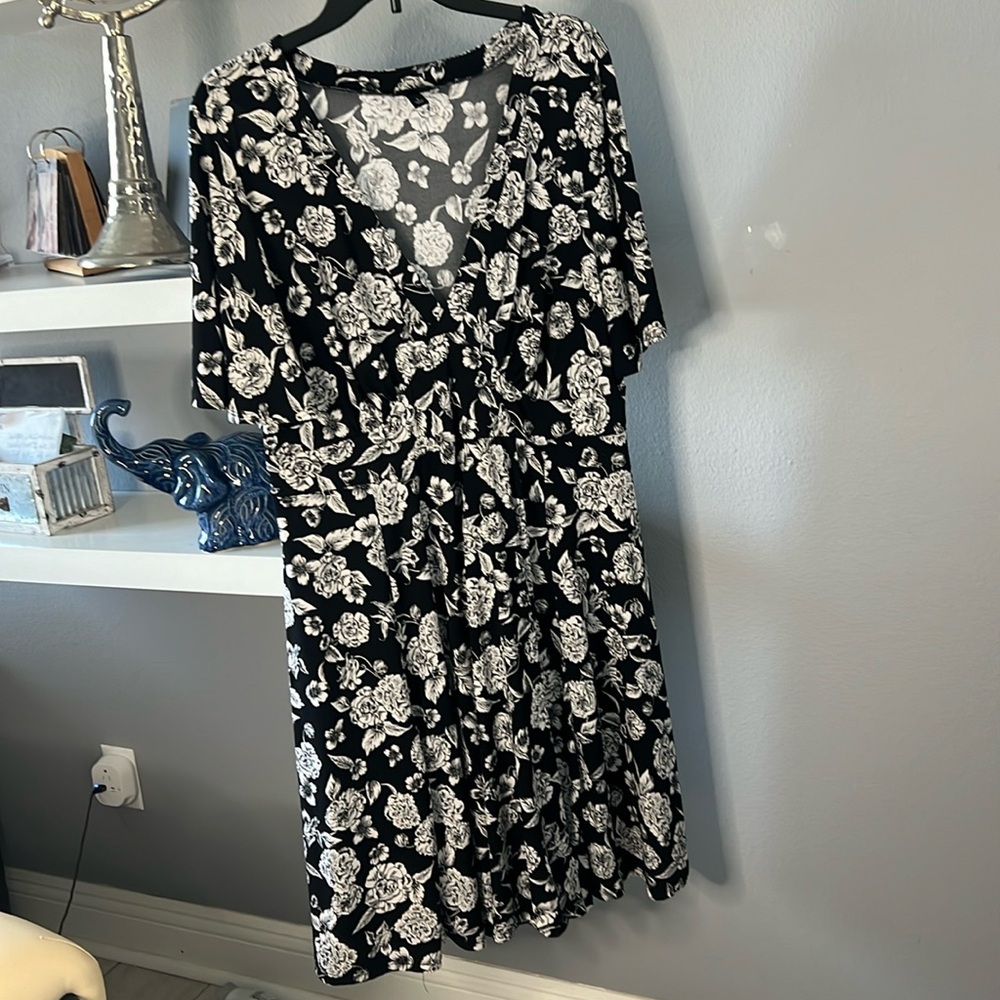 Torrid dress V-neck with white roses